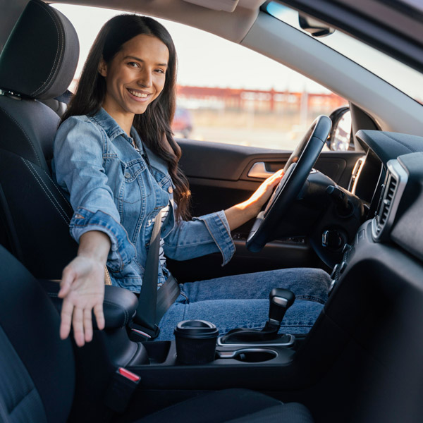 Image d'une femme dans un voiture
